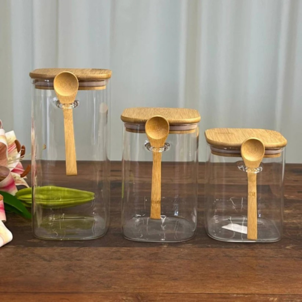 علبة تخزين زجاجية مربعة